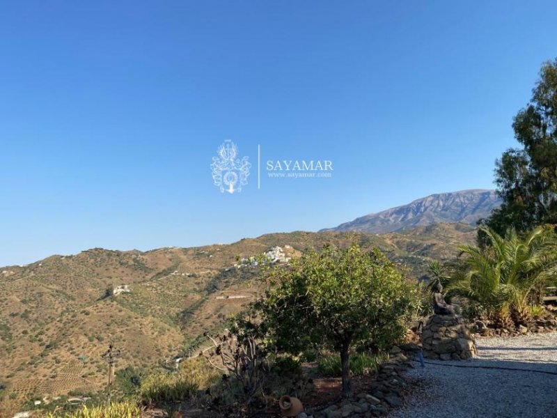 Sayalonga Villa mit Pool und wundervollen Ausblick Haus kaufen