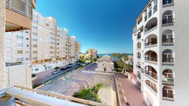 La Manga Sehr geräumiges Apartment mit wunderschönem Meerblick im 3. Stock in der La Gran Via De La Manga, nur wenige Gehminuten vom