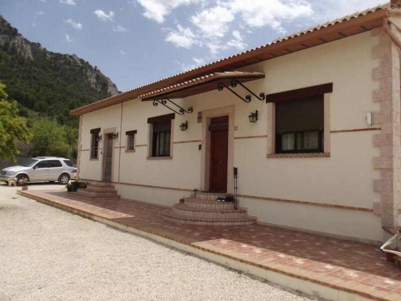 La Zarza Schönes Zuhause im La Zarza Tal. Diese schöne Villa mit Blick auf das wunderschöne La Zarza-Tal, eine 15-minütige Fahrt von