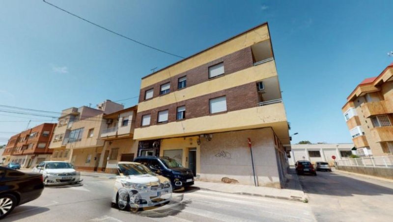 Santiago de la Ribera Günstiges Apartment in der zweiten Etage mit 3 Schlafzimmern Wohnung kaufen