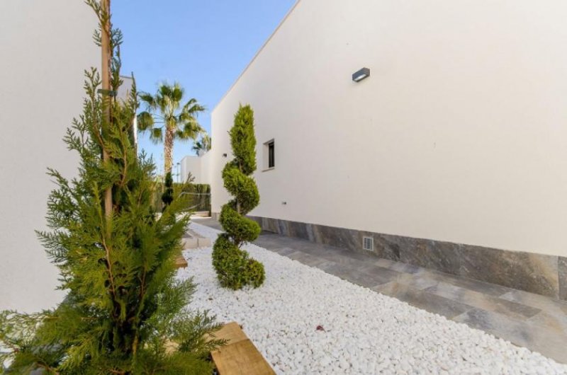 Lorca Moderne Villen mit 3 Schlafzimmern, 2 Bädern, Dachterrasse, Kfz-Stellplatz und Gemeinschaftspool Haus kaufen