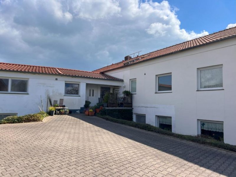 Dörentrup Geräumige 4-Zimmer-Wohnung in ehemaligem Schulgebäude sucht neuen Eigentümer Wohnung kaufen
