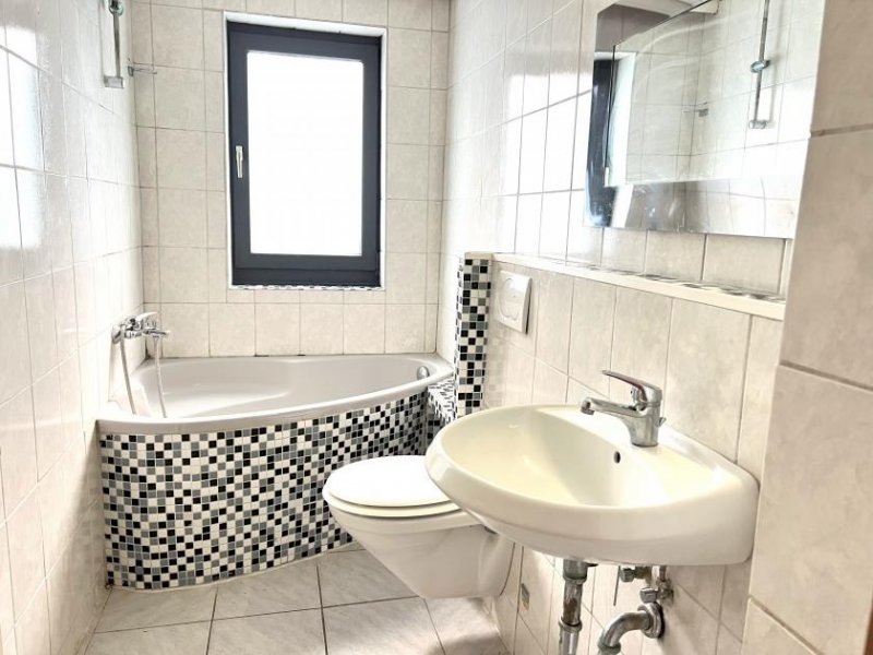 Dörentrup RESERVIERT: 2 Häuser zum Preis von einem! Mit Deele und 4 Wohnungen mit separaten Eingängen Gewerbe kaufen