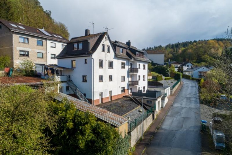 Bad Endbach ++ KRAG Immobilien ++ Familientraum: Viel Platz, Terrassen, Garage – Zuhause mit Potenzial und Charme! Haus kaufen