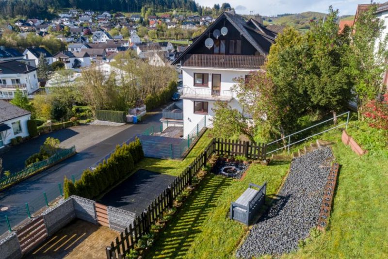 Bad Endbach ++ KRAG Immobilien ++ Ideal für 2 Generationen: Terrassen/Balkone, Garagen, Grundstück ++ Haus kaufen