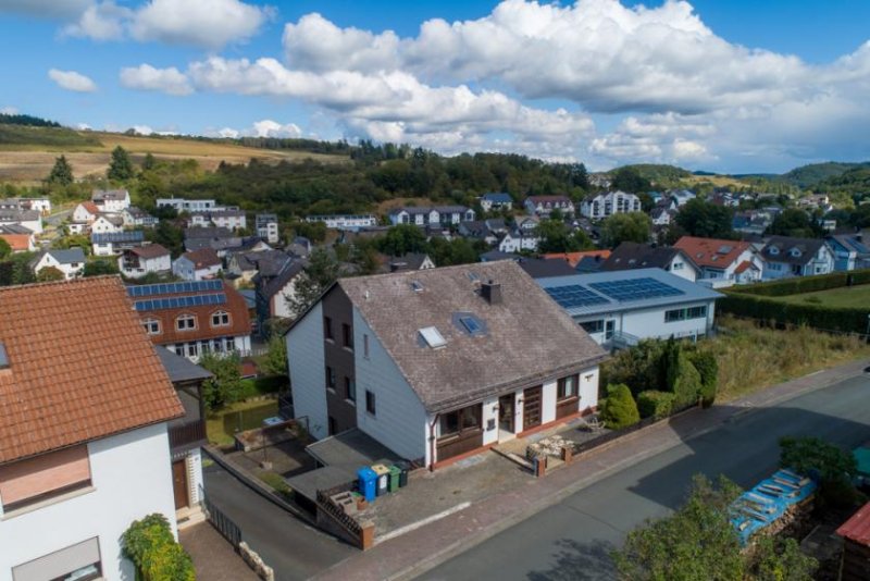 Bad Endbach ++ Mehrgenerationenhaus – mehr Platz und Balkone ++ Ortsmittelage Haus kaufen