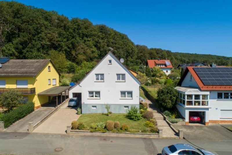 Lohra ++ KRAG Immobilien ++ 2 Wohnungen, Garten, Garage, Stellplatz ++ waldnah Haus kaufen