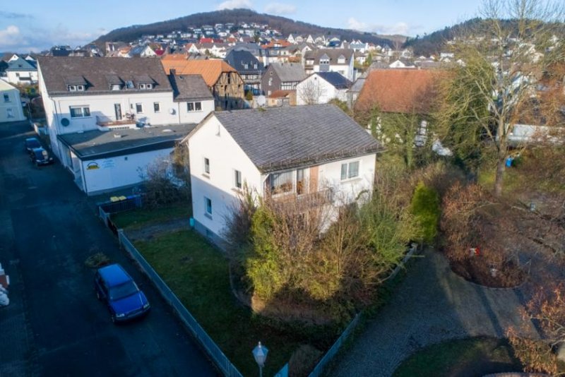 Sinn ++ KRAG Immobilien ++ familienfreundlich: bis 3 Kinderzimmer / 2 Küchen / 2 Bäder ++ Haus kaufen