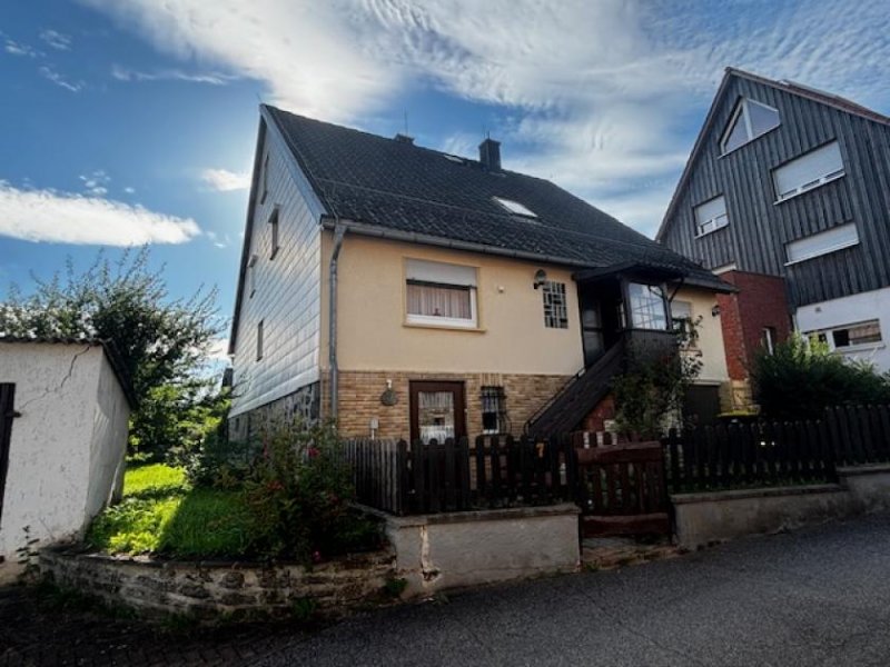 Feldatal Schnuckeliges Einfamilienhaus mit Wintergarten in Ortsrandlage Haus kaufen