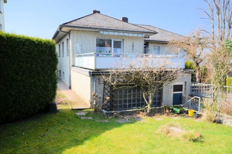 Holzminden 1- Familienwohnhaus, Einliegerwohnung möglich, Garage, Garten mit überdachtem Freisitz Haus kaufen