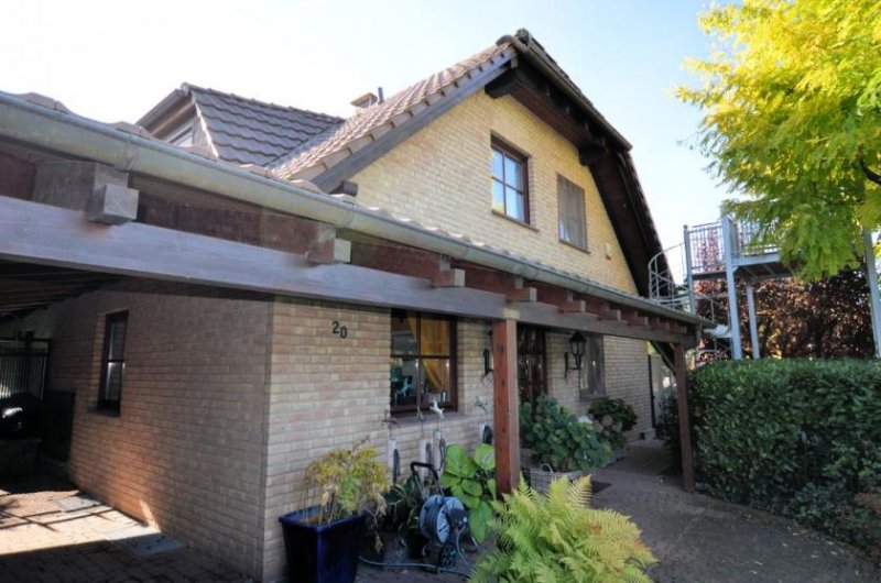 Holzminden 1-Familienwohnhaus mit Carport, Wintergarten und Swim-Spa mit Gegenstromanlage Haus kaufen