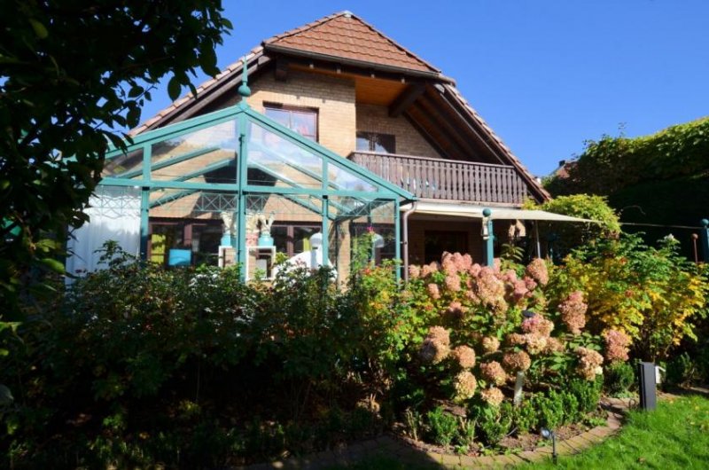 Holzminden 1-Familienwohnhaus mit Carport, Wintergarten und Swim-Spa mit Gegenstromanlage Haus kaufen