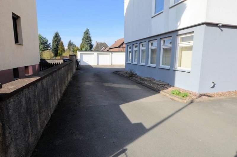 Holzminden Gewerbe- / Büro-, Praxisfläche mit Doppelgarage im Erdgeschoss - Holzminden Gewerbe kaufen