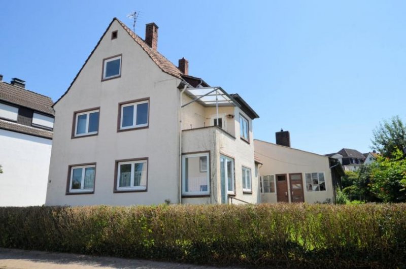 Holzminden Sanierungsbedürftiges Wohnhaus mit Gewerbehalle und Garage Haus kaufen