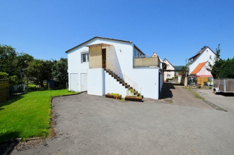 Holzminden Sanierungsbedürftiges Wohnhaus mit Gewerbehalle und Garage Haus kaufen