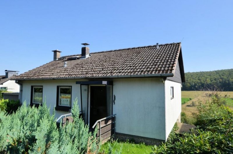 Heinade 1-Familienwohnhaus mit Garage und unverbauter Sicht in den Solling - Hellental Haus kaufen