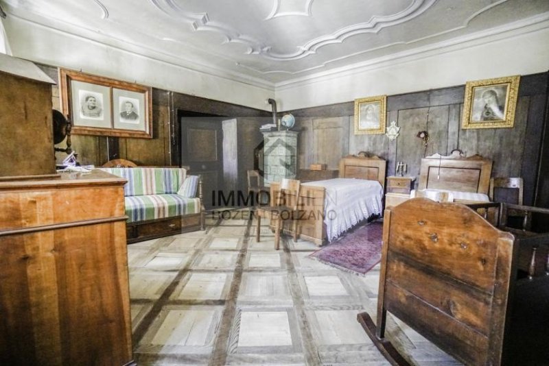 Cles Renovierungsbedürftige, historische Villa im Zentrum zu verkaufen Haus kaufen