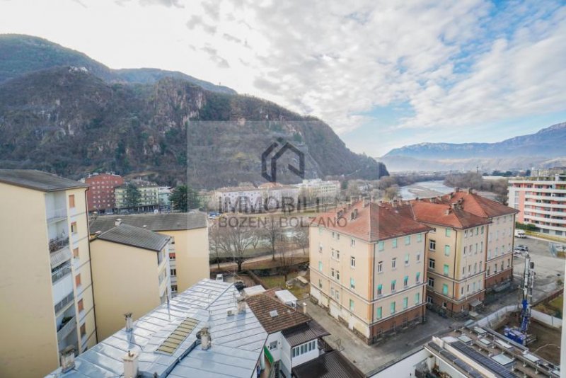 Bozen Sehr große Attikawohnung mit Panoramaaussicht im Zentrum zu verkaufen Wohnung kaufen