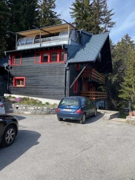 Crans-Montana erschwingliches Ferienhaus mit 4 Einheiten direkt in Crans Monatana Haus kaufen