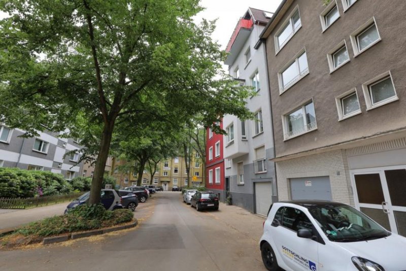 Essen Lichtdurchflutete DG-Wohnung mit Balkon + Loggia und Einzelgarage in ruhiger Lage Wohnung kaufen