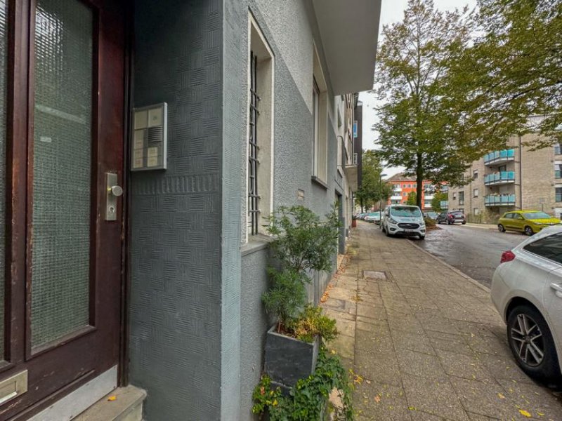 Essen Lichtdurchflutete DG-Wohnung mit Balkon + Loggia und Einzelgarage in ruhiger Lage Wohnung kaufen