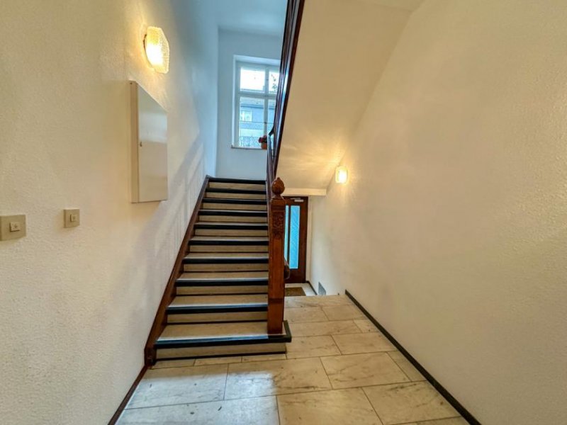 Essen Lichtdurchflutete DG-Wohnung mit Balkon + Loggia und Einzelgarage in ruhiger Lage Wohnung kaufen