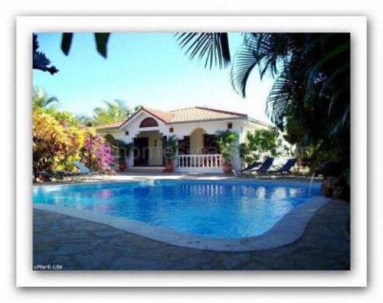 Sosúa/Dominikanische Republik Sosúa: Schöne, zentral gelegene Villa mit Gästehaus und geräumiger Terrasse mit Blick zum Pool. Haus kaufen