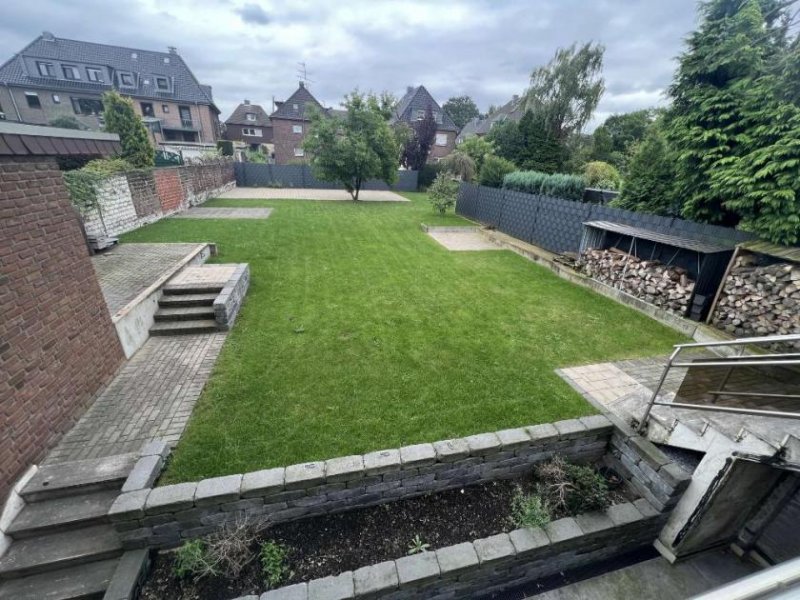 Duisburg Luxuriöses Einfamilienhaus mit Einliegerwohnung, moderner Ausstattung und idyllischem großem Garten frei!!! Haus kaufen