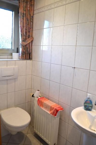 Moers Gepflegter, modernisierter Bungalow, großes Grundstück - weitere Zimmer im Dachgeschoss Haus kaufen