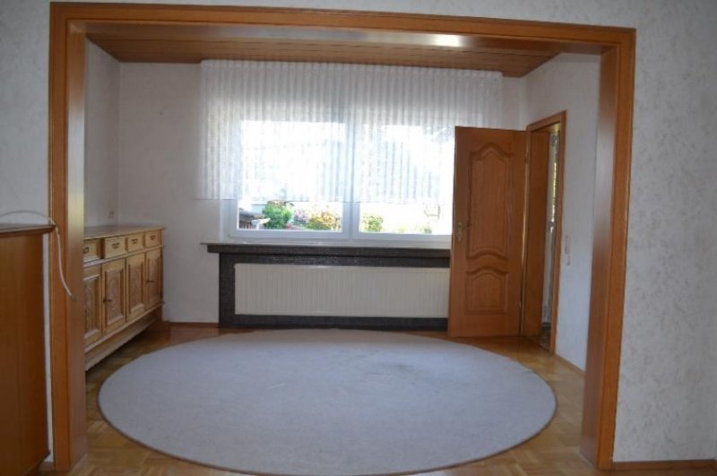 Moers Gepflegter, modernisierter Bungalow, großes Grundstück - weitere Zimmer im Dachgeschoss Haus kaufen