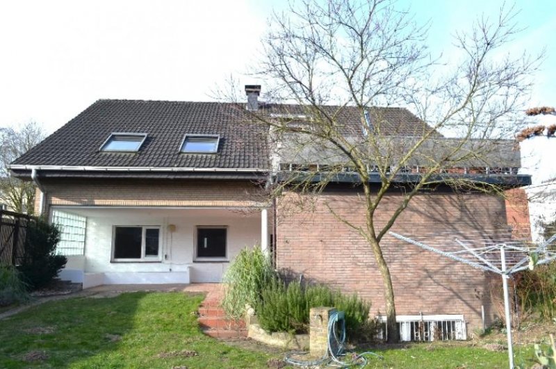 Kamp-Lintfort Großes Zweifamilienhaus (2 ETW) aus 1967, 1984 aufgestockt, Vollkeller, in ruhiger Lage Haus kaufen