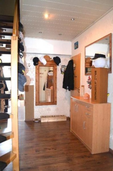 Neukirchen-Vluyn Chice, sanierte, vermietete, großzügige 5,5-Zimmer Maisonettewohnung mit Loggia und Garage Wohnung kaufen