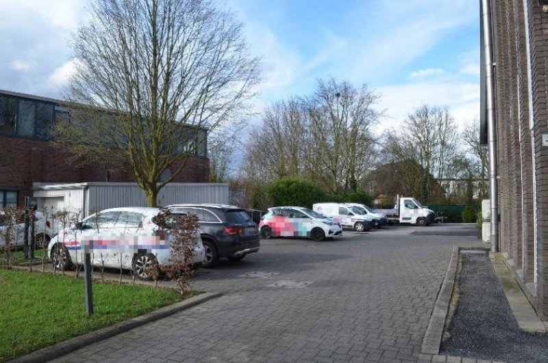 Neukirchen-Vluyn Große Halle, Büro, Wohnung, 12 Stellplätze, Garage, Carport, Photovoltaik - Wohnen und Arbeiten - Gewerbe kaufen