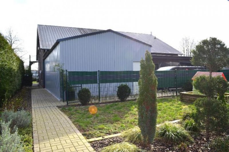 Neukirchen-Vluyn Wohnen und Arbeiten - Große Halle, Büro, Wohnung, 12 Stellplätze, Garage, Carport, Photovoltaik Gewerbe kaufen