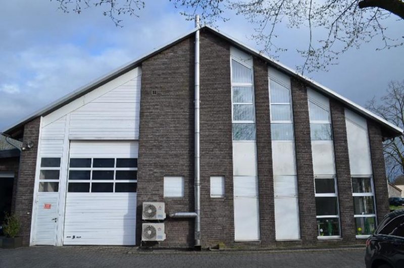 Neukirchen-Vluyn Wohnen und Arbeiten - Große Halle, Büro, Wohnung, 12 Stellplätze, Garage, Carport, Photovoltaik Gewerbe kaufen