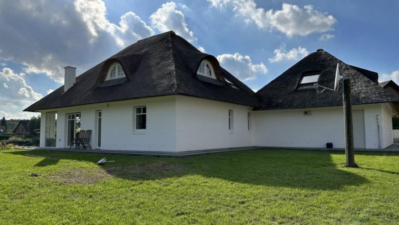 Kleve (Kreis Kleve) Traumhaftes Reetdachhaus mit privatem See in Kleve-Rindern! Haus kaufen