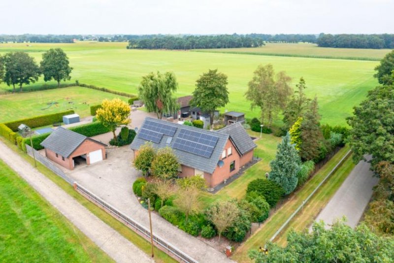 Emlichheim Attraktives Ein-/ Zweifamilienhaus mit Nebengebäuden in Emlichheim Haus kaufen