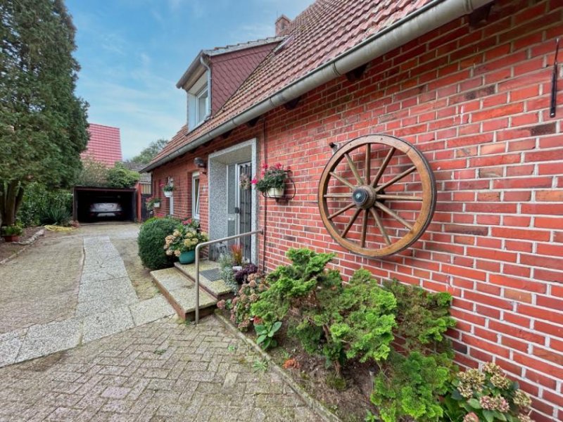 Wilsum ## RESERVIERT ## Zweifamilienhaus auf großem Grundstück Haus kaufen