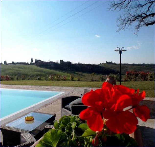 Castel Fiorentino ***Landhaus mit 40 Hektar Landfläche in der Toskana, Castel Fiorentino, in Norditalien*** Haus kaufen