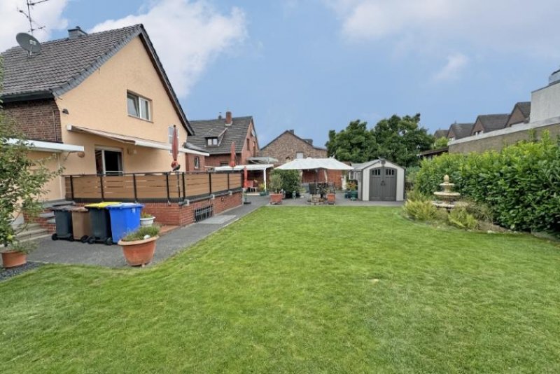 Erftstadt Freistehendes Einfamilienhaus mit tollem Garten in Gymnich Haus kaufen