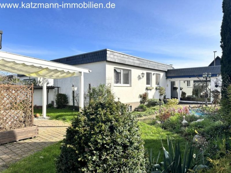 Erftstadt Winkelbungalow mit Garage und idyllischem Garten im Herzen von Lechenich zu verkaufen - 10 Fußminuten bis zum Markt! Haus