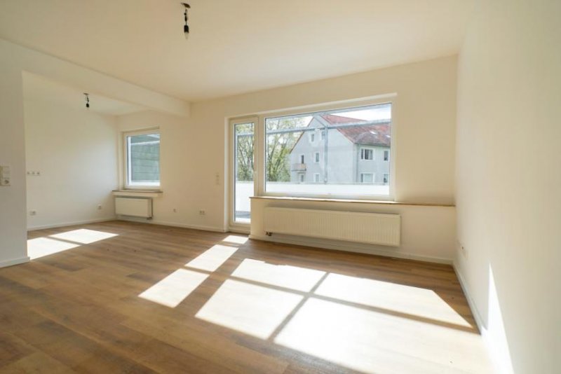 Köln Kernsanierte 4-Zimmer-Wohnung mit Dachterrasse und Parkplatz in Köln-Niehl Wohnung kaufen