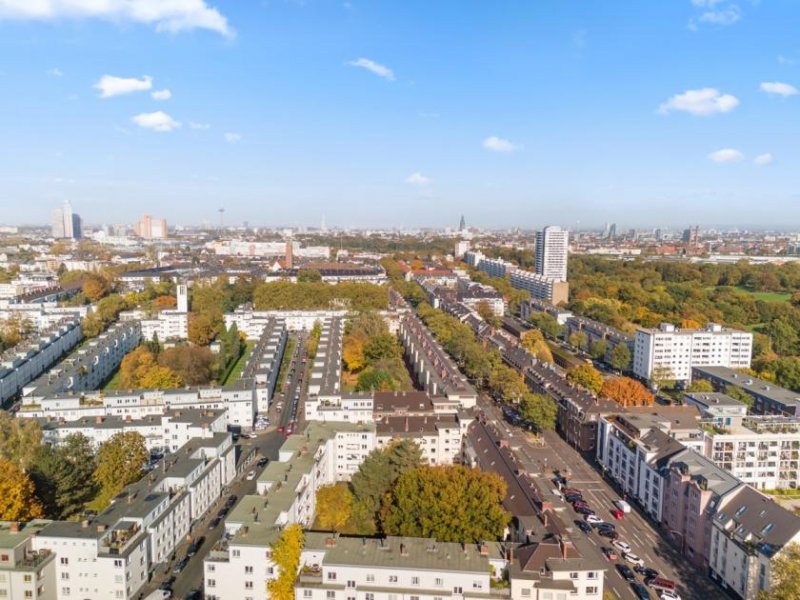 Köln Moderne 4 Zimmer Wohnung mit 2 Loggien, Einbauküche und Tiefgaragenstellplatz in Köln-Zollstock Wohnung kaufen