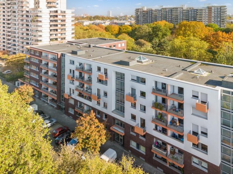 Köln Moderne 4 Zimmer Wohnung mit 2 Loggien, Einbauküche und Tiefgaragenstellplatz in Köln-Zollstock Wohnung kaufen