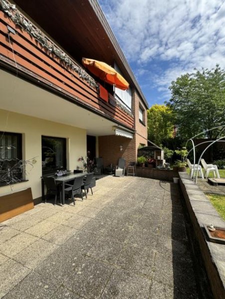 Rösrath RÖSRATH, freist. 1-2 Fam.Haus, 7 Zi. ca. 220 m² WNfl. ca. 866 m² Grst., Terrasse, Balkon, 3 Garagen Haus kaufen