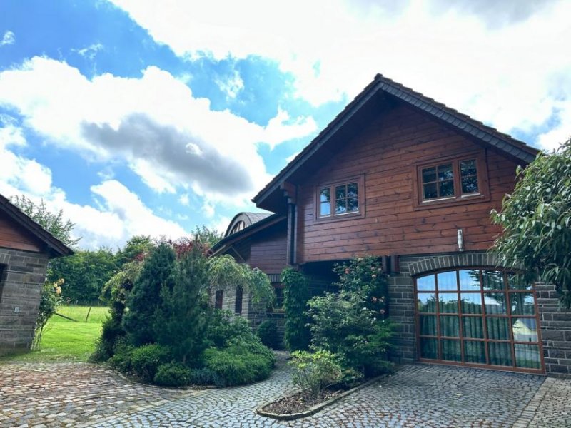 Simmerath Exklusives Holzhaus auf fantastischem Grundstück im Zentralort Simmerath Haus kaufen