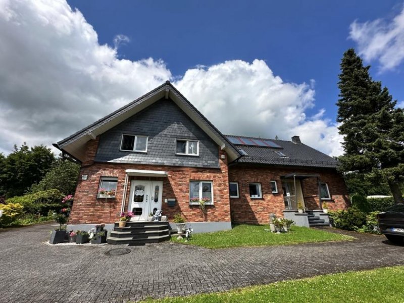 Monschau Doppelhaus: Eine Hälfte frei, die andere vermietet. Mieteinnahmen und Selbstnutzung in einem. Haus kaufen