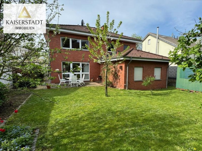 Alsdorf (Kreis Aachen) Elegante Stadtvilla mit Einliegerwohnung und Doppelgarage in Alsdorf-Schaufenberg Haus kaufen