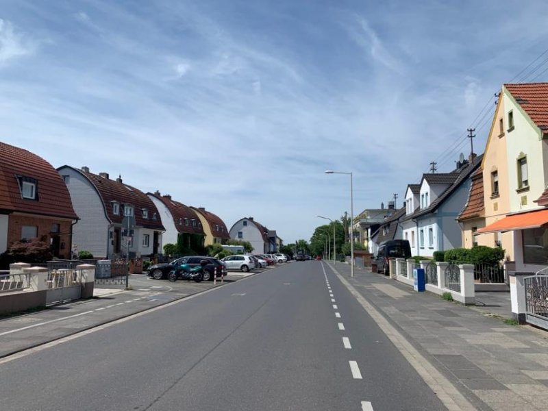 Bonn BONN-PÜTZCHEN, 2-3 Zimmer EG-Wohnung, ca. 65 m² mit ca. 300 m² Garten im 2 Part.Haus, 3 Stellplätze Wohnung kaufen