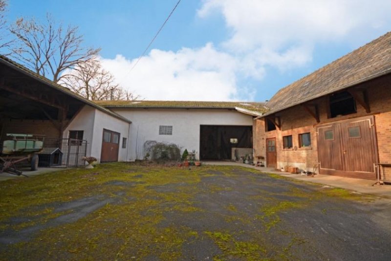 Bornheim (Rhein-Sieg-Kreis) Rarität im Vorgebirge: Vierkanthof mit viel Platz in Merten Haus kaufen